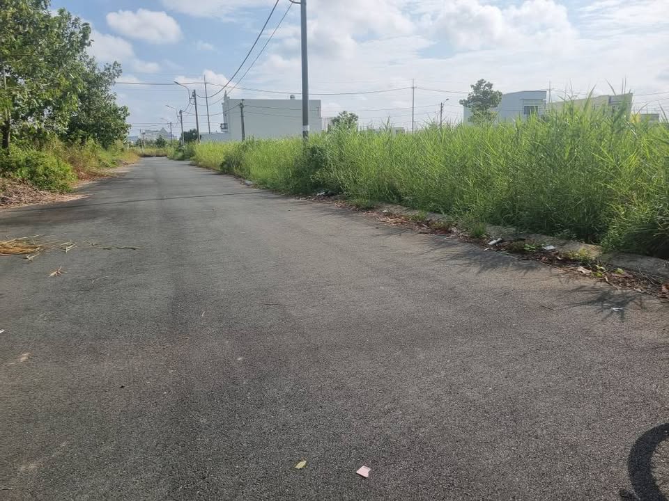 Đất nền đẹp tại KĐT Nhựt Hồng, Cà Mau 450m² giá 3 tỷ - Thích hợp làm biệt thự sân vườn!