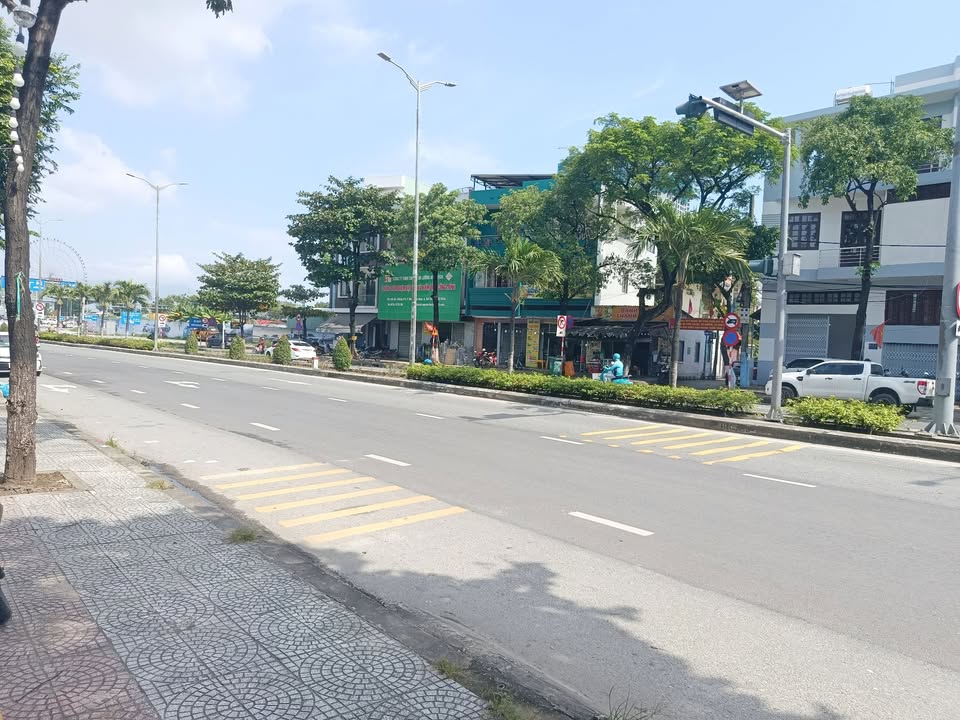Nhà phố Hải Châu Đà Nẵng 120m² giá 11 tỷ - Kinh doanh sầm uất ngay mặt tiền!