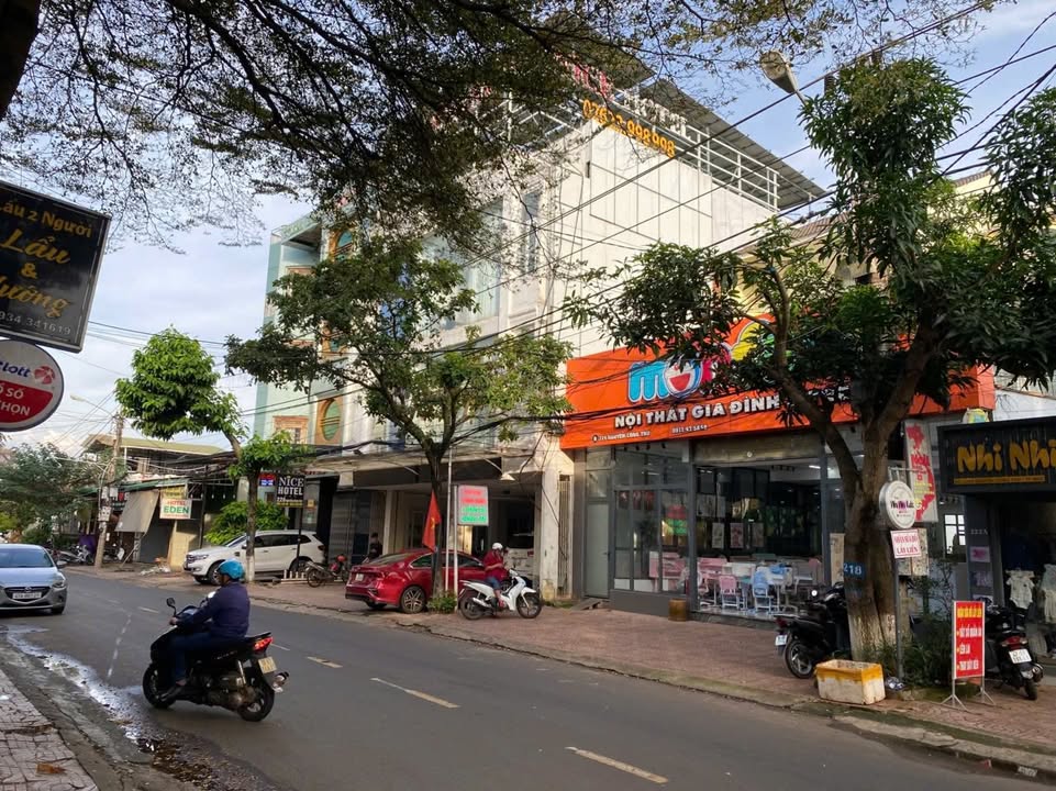 Nhà mặt tiền kinh doanh tại Buôn Ma Thuột 210m² giá 35 triệu - Thiết kế hiện đại, sẵn sàng cho mọi lĩnh vực!