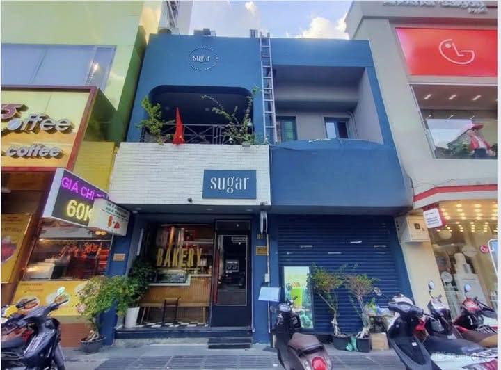 Cho thuê văn phòng mặt tiền Mạc Thị Bưởi, Quận 1 - Diện tích 160m², giá 22.000 USD/tháng - Vị trí đắc địa gần phố đi bộ Nguyễn Huệ!