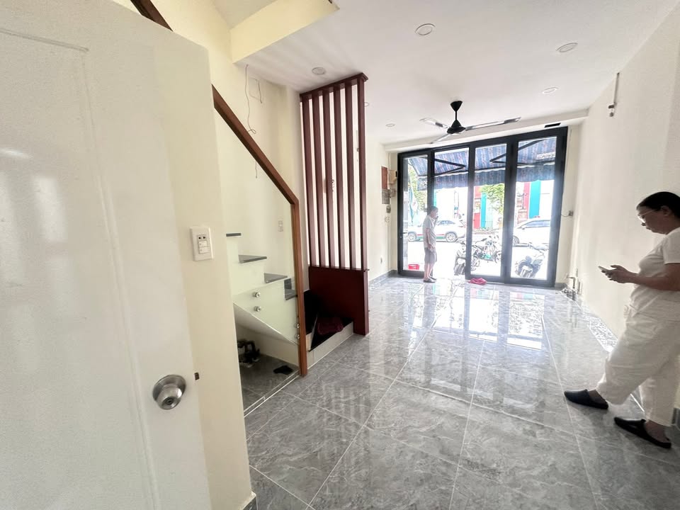 Nhà mặt tiền Trường Sơn, Quận 10, 36m² - Vị trí đắc địa cho thuê ngay!