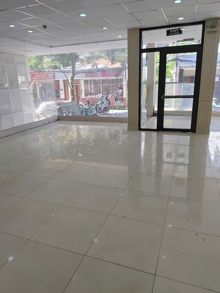 FrontHouse cho thuê tại quận 7 - 200m² giá 27 triệu - Vị trí đắc địa gần chung cư An Gia Skyline!