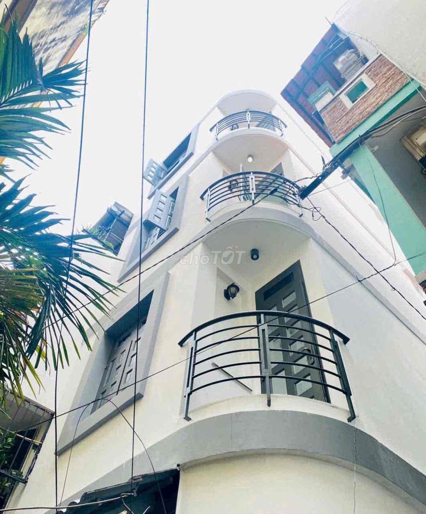 Nhà 106/4/3 Nguyễn Văn Cừ, Quận 1, 24m² giá 6,3 tỷ - Căn góc thông thoáng, sổ hồng chính chủ!