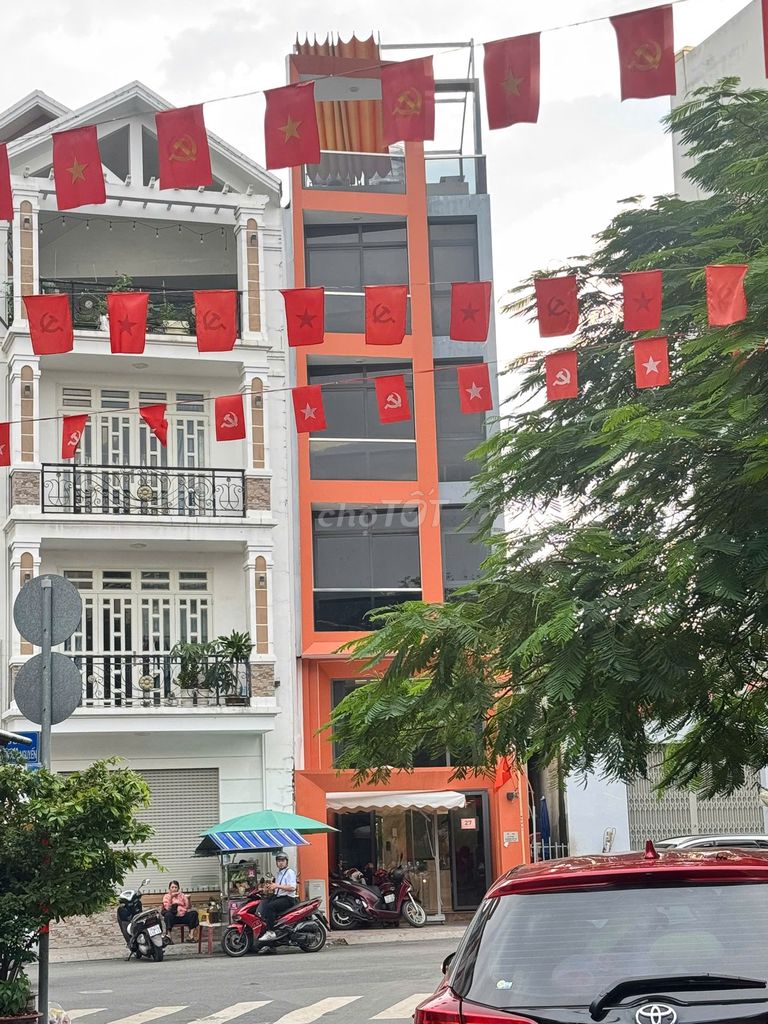 Nhà Mặt Tiền Đường Nguyễn Văn Nguyễn, Quận 1 - Diện tích 300m² - Giá chỉ 70 triệu/tháng!