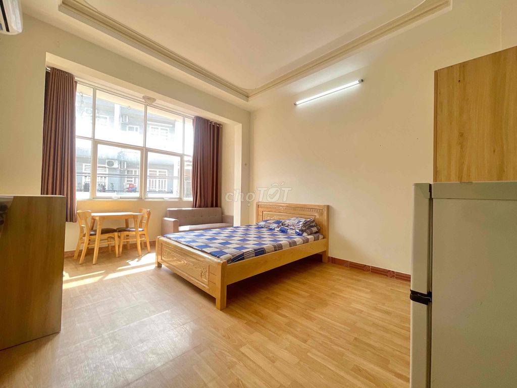 Phòng Studio Ban Công Cửa Sổ 35m² giá 4.8 triệu - Gần công viên Hoàng Văn Thụ!