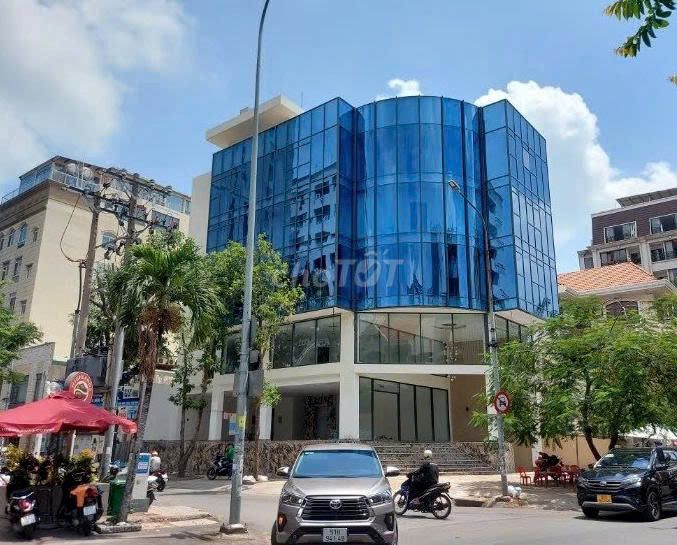 Cho thuê nhà mặt tiền đường Song Hành, Thủ Đức 176m² - Kinh doanh sầm uất, đầy đủ nội thất!