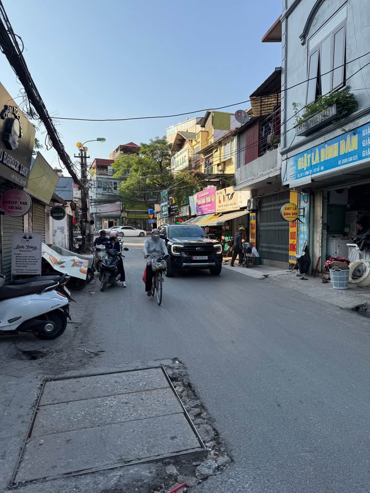 Nhà phố hiện đại tại Xuân La, Tây Hồ 40m² giá 9.9 tỷ - Sẵn sàng vào ở!