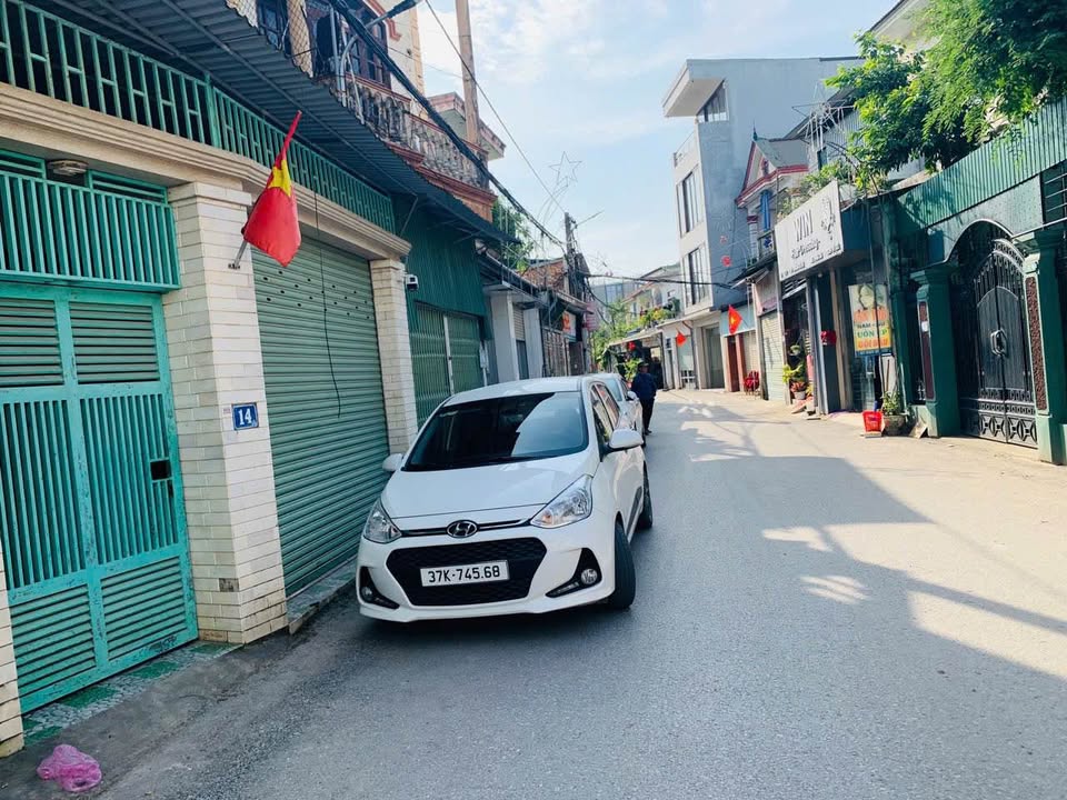 Nhà 2 tầng Hưng Bình, TP Vinh 111.4m² giá 6.7 tỷ - Vị trí vàng gần chợ Cửa Bắc!