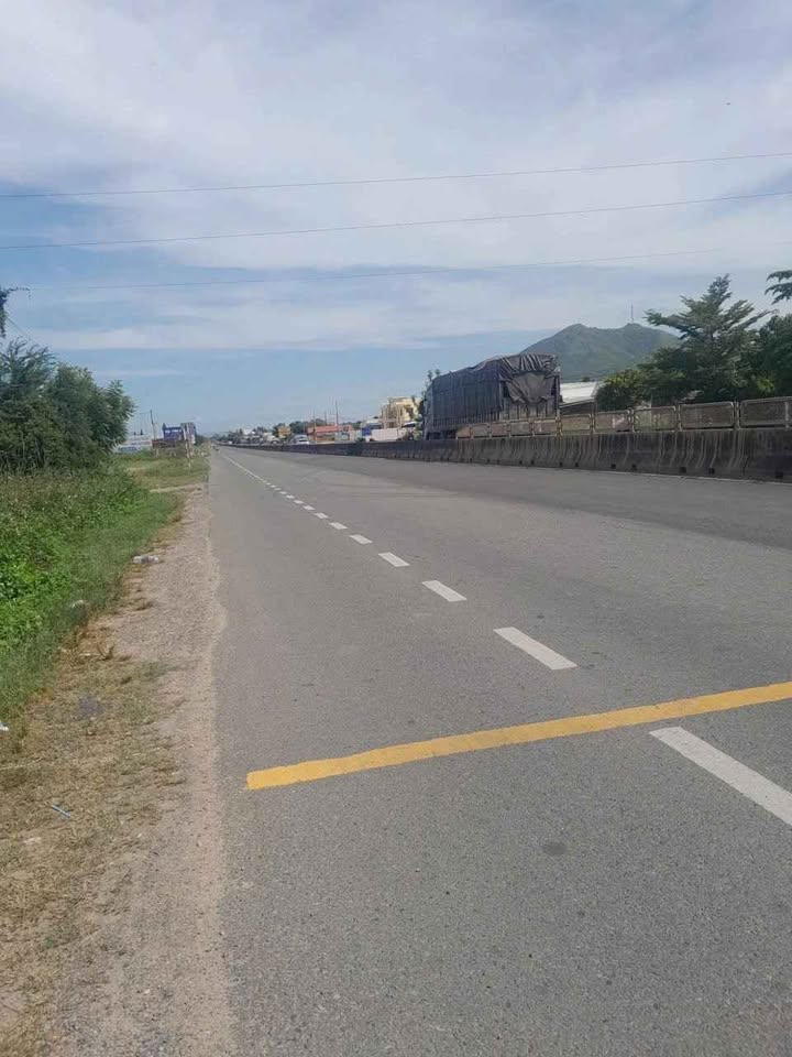 Đất thổ cư mặt tiền Quốc Lộ 1A, xã Hàm Đức, 243m² giá 1.75 tỷ - Cơ hội đầu tư tuyệt vời!