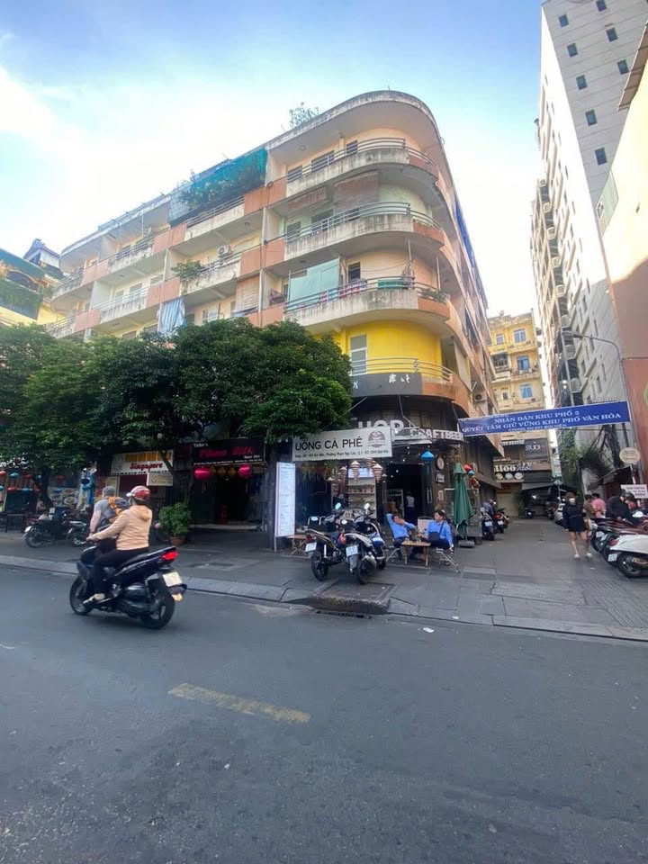 FrontHouse mặt tiền đường Bùi Viện, Quận 1, 35m² giá 15.5 tỷ - Dòng tiền 40 triệu/tháng!