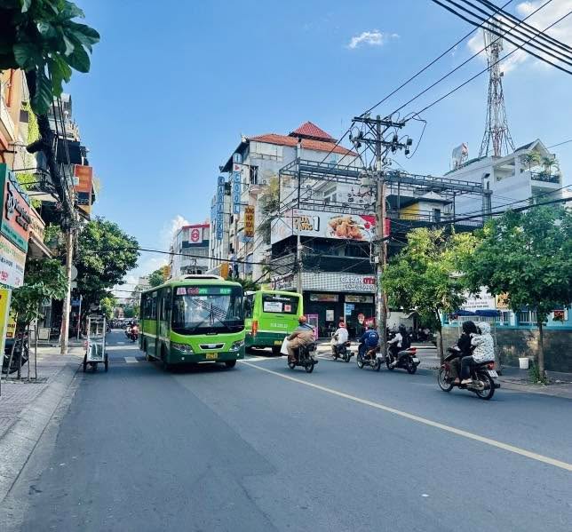 Nhà cho thuê nguyên căn mặt tiền đường Đồng Đen, quận Tân Bình, 77m² - Vị trí thông thoáng, tiện ích đa dạng!