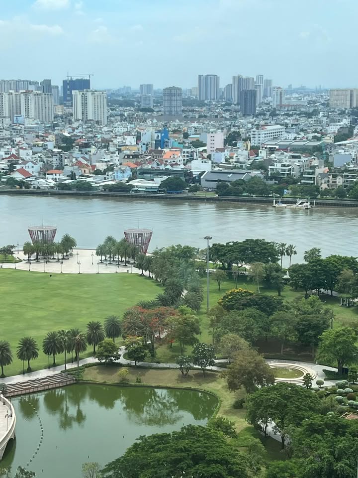 Căn hộ Vinhomes Central Park - 151m² giá 23.999 tỷ - Tặng nội thất cao cấp!