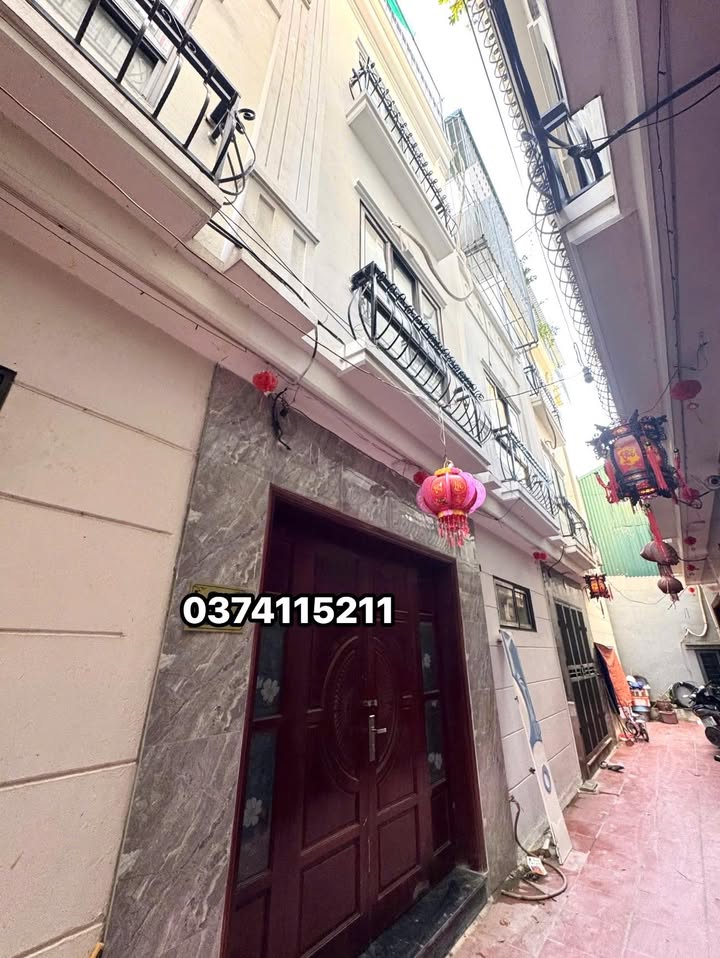 Nhà 4 tầng tại Đồng Nhân, 31m² giá 3.7 tỷ - Chính chủ cần bán gấp!