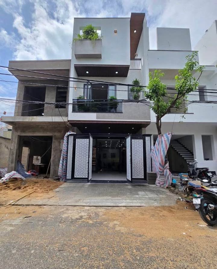 Nhà đẹp 3 tầng Đà Nẵng 82.5m² giá 7.7 tỷ - Sẵn sàng vào ở ngay!