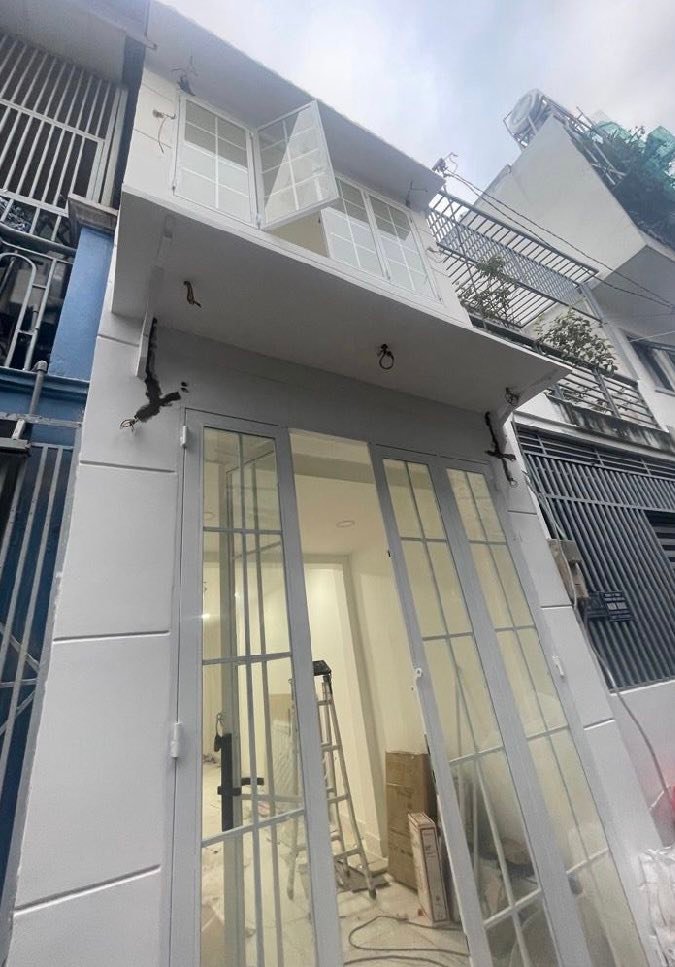 Nhà bán Quận 7, 33m² giá 4 tỷ - Vị trí kinh doanh thuận lợi!