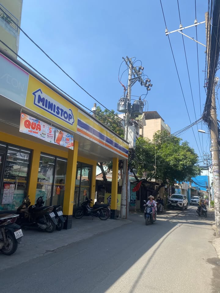 Nhà phố Tân Bình 81m² giá thỏa thuận - Hẻm xe 16 chỗ, tiện ích đầy đủ!