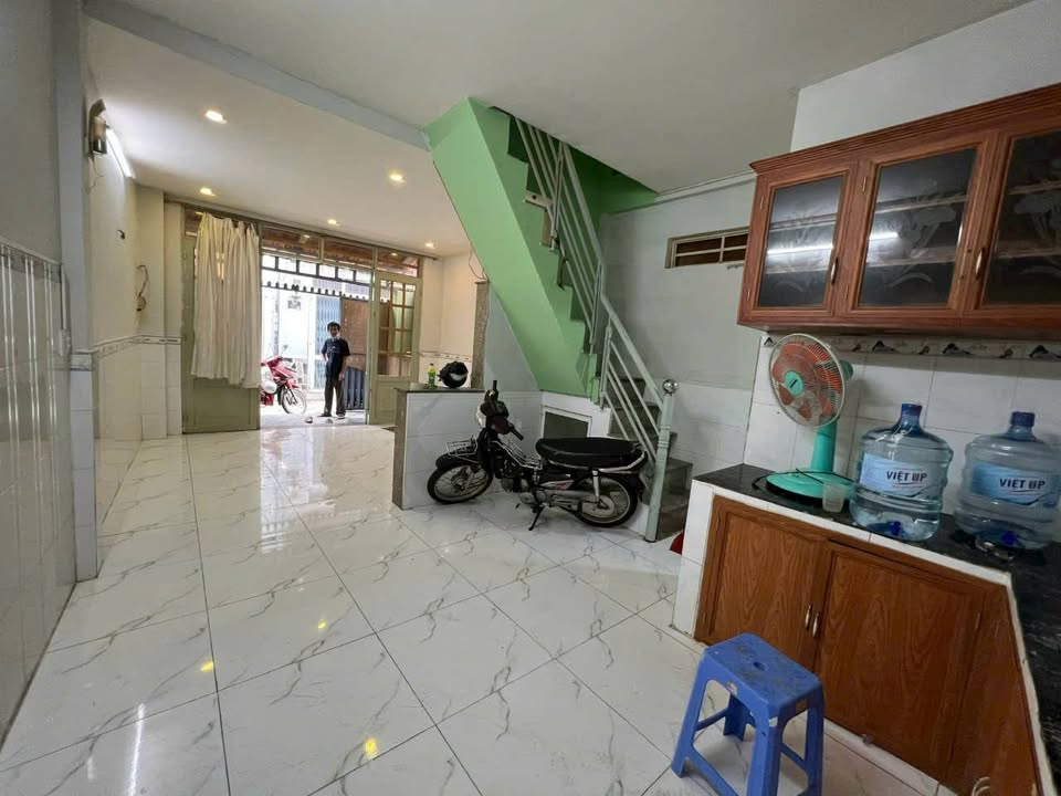 Nhà bán chính chủ đường Trần Thủ Độ, Tân Phú 40m² giá 4.85 tỷ - Cơ hội sở hữu ngay!