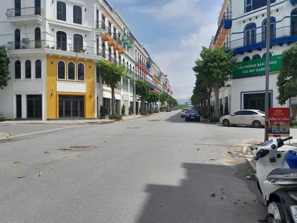 Shophouse 5 tầng KĐT Sky Vĩnh Yên 75m² giá 5 tỷ - Vị trí trung tâm cực đẹp!