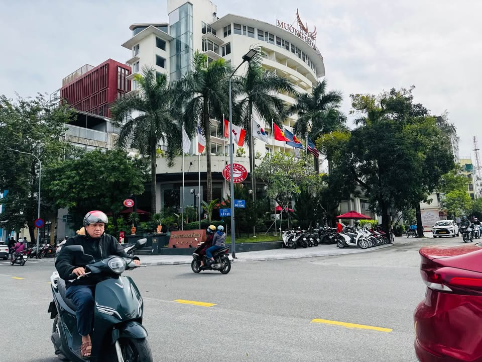 Nhà 2 tầng Đội Cung Huế 120m² giá 11 tỷ - Kinh doanh sầm uất ngay mặt tiền!