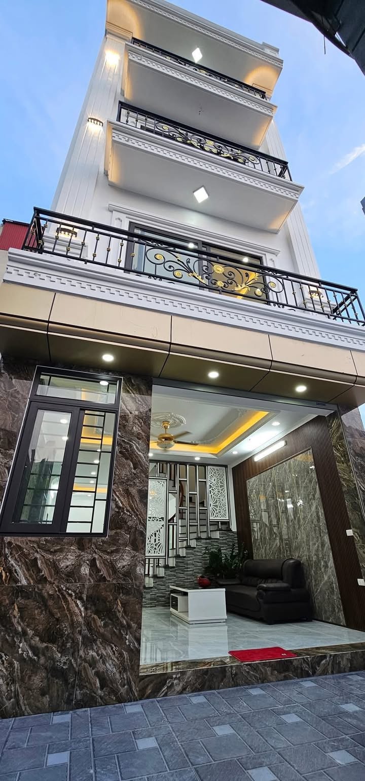 Nhà phố Liên Ninh, Thanh Trì 52m² giá chỉ 5 tỷ - Ô tô đỗ cửa, tiện ích đầy đủ!