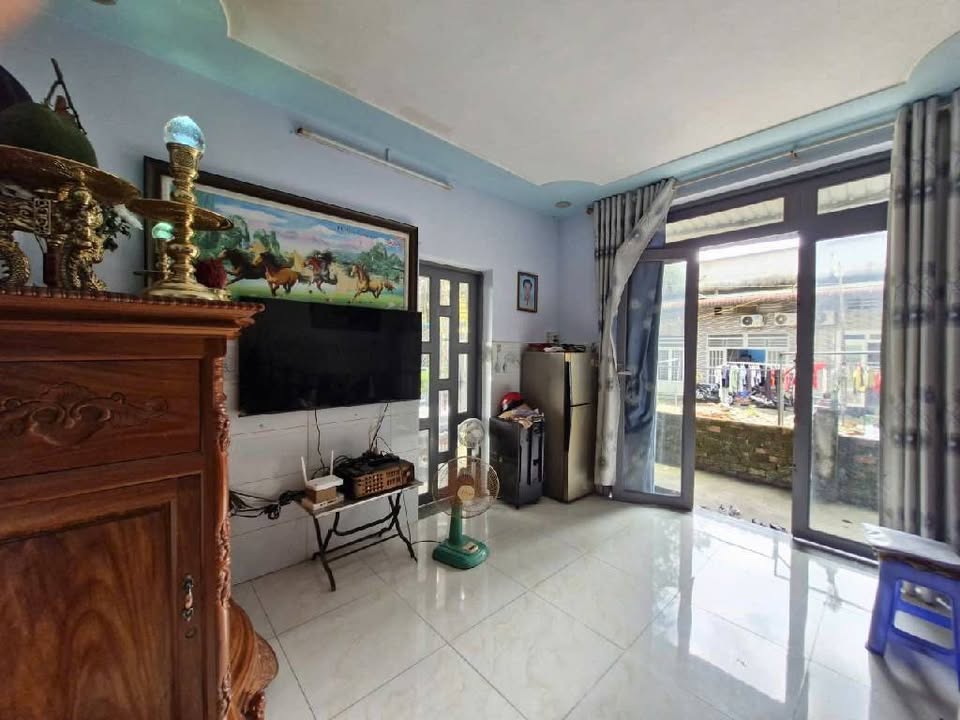 Nhà 2 tầng Lã Xuân Oai 46m² giá chỉ 2.5 tỷ - Đường nội bộ, vào ở ngay!