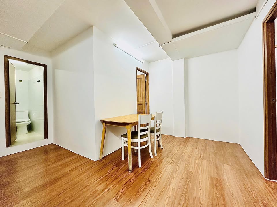 Căn hộ dịch vụ 2PN đường Hồ Bá Kiện, Quận 10 chỉ 8.2 triệu - Sẵn sàng vào ở ngay!