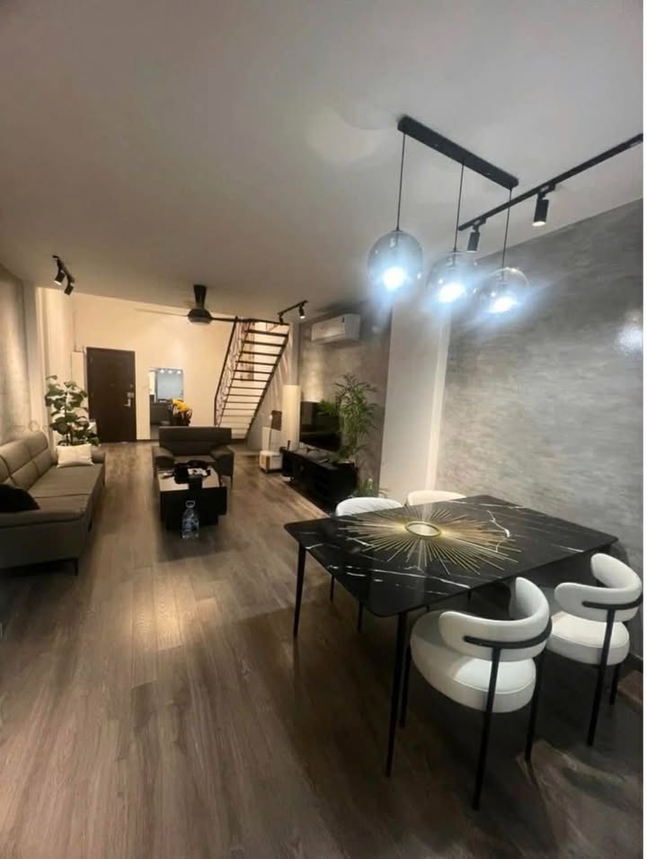 Chung cư Đinh Tiên Hoàng 150m² giá 20 triệu - Thiết kế vintage đầy phong cách!