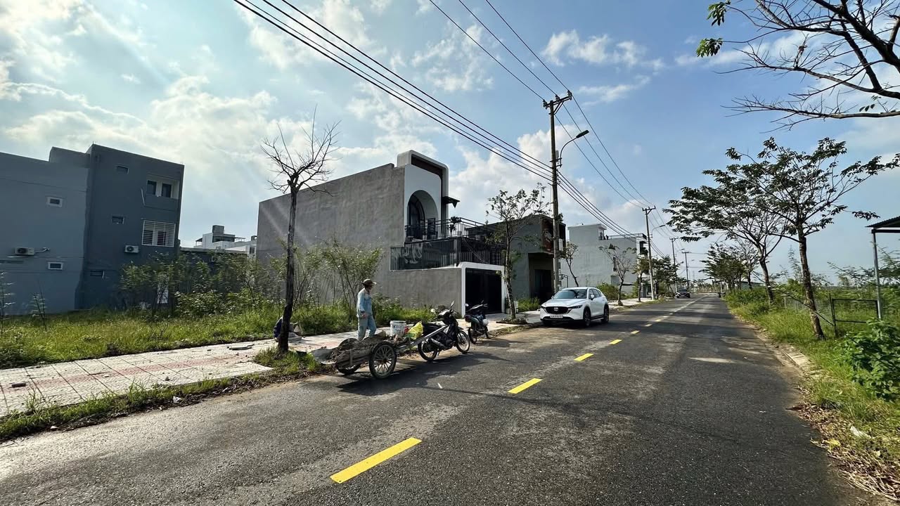 Đất nền Nam Hoà Xuân Đà Nẵng 105m² giá 5.2 tỷ - Vị trí đẹp, thông thoáng!