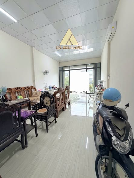 Nhà phố Võ Văn Tần, Cà Mau 107.5m² giá 2 tỷ - Full nội thất, dọn vào ở ngay!