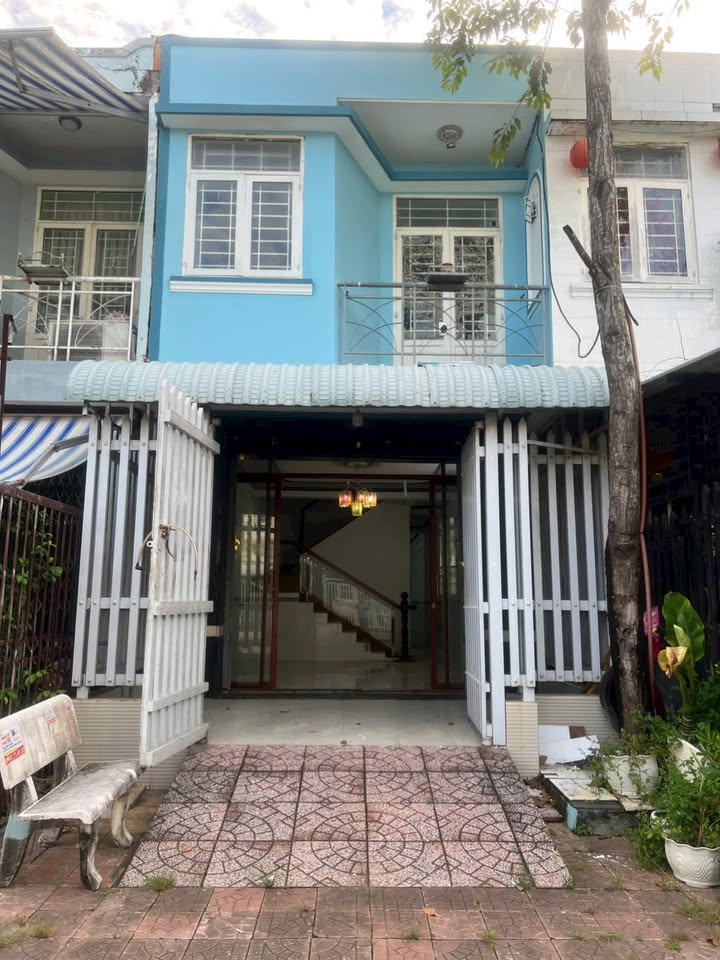 Nhà 1 trệt 1 lầu KDC 586, Hưng Phú, 127.5m² giá 2.65 tỷ - Đầy đủ tiện ích sống!