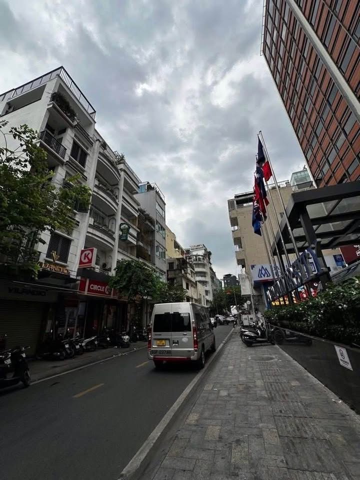 Mặt tiền Nguyễn Văn Tráng Quận 1 70m² giá 39 tỷ - Đầu tư sinh lời hấp dẫn!