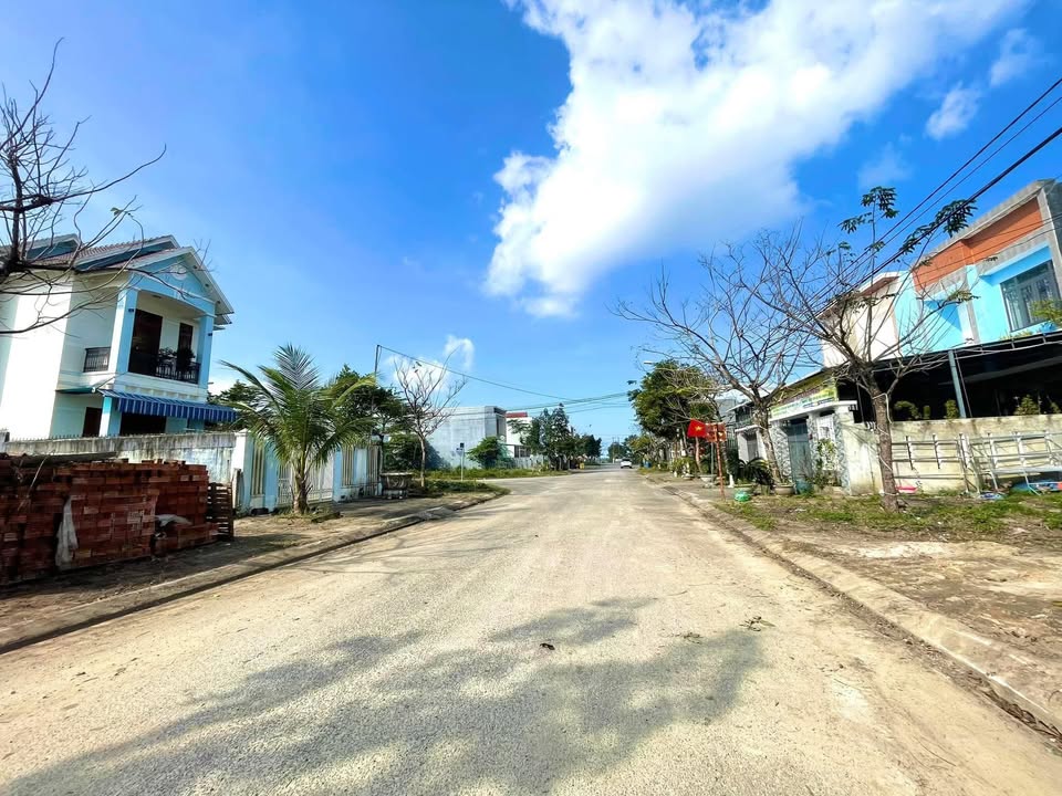 Đất nền đẹp tại đường Bùi Tấn Diên, Quảng Phú, 135m² - Giá chỉ 1 tỷ VND!