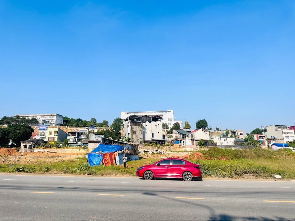 Đất đẹp kinh doanh tại đường Trần Phú, Lào Cai 100m² giá 2.7 tỷ - Cơ hội đầu tư tuyệt vời!