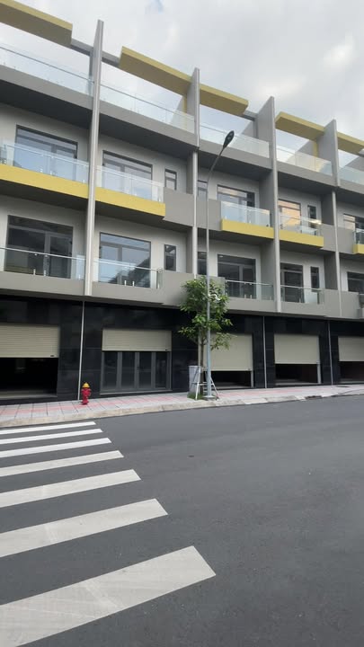 Shophouse Bcons Uni Valey Dĩ An 60m² giá chỉ 2.3 tỷ - Vị trí đắc địa gần Metro!