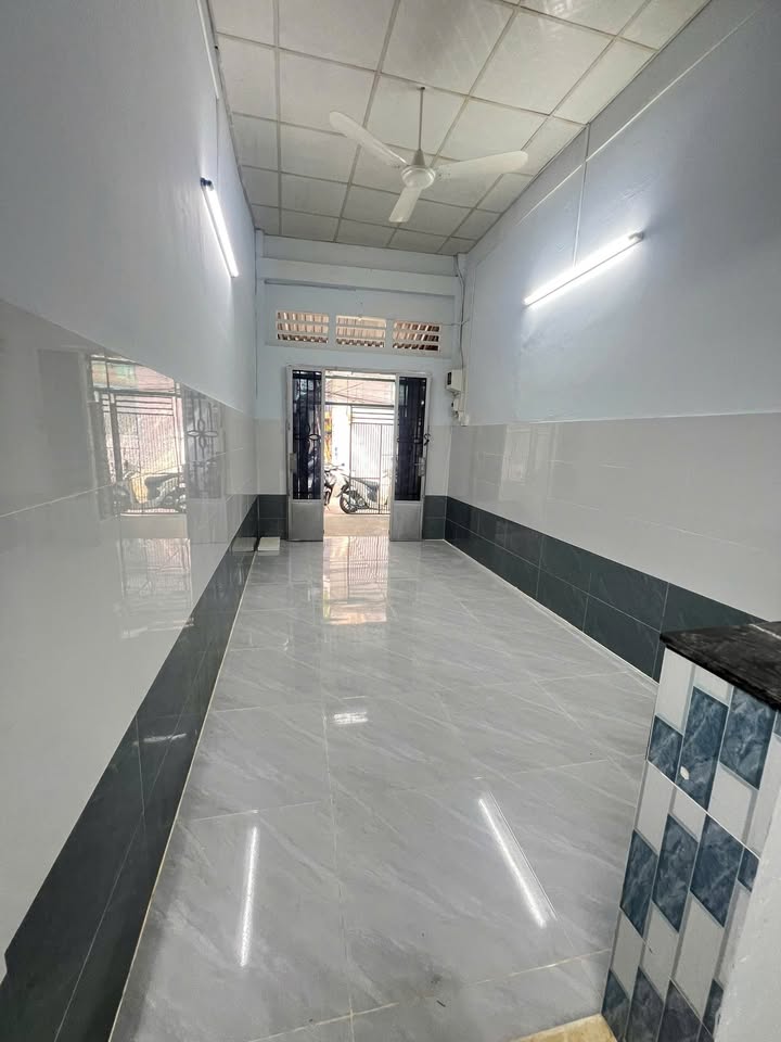 Nhà nguyên căn cho thuê hẻm thông xe hơi P4, Q8 - Giá chỉ 8 triệu!