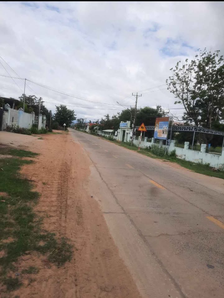 Đất mặt tiền đường liên xã Ia Kdăm, 700m² - Tiềm năng kinh doanh lớn!