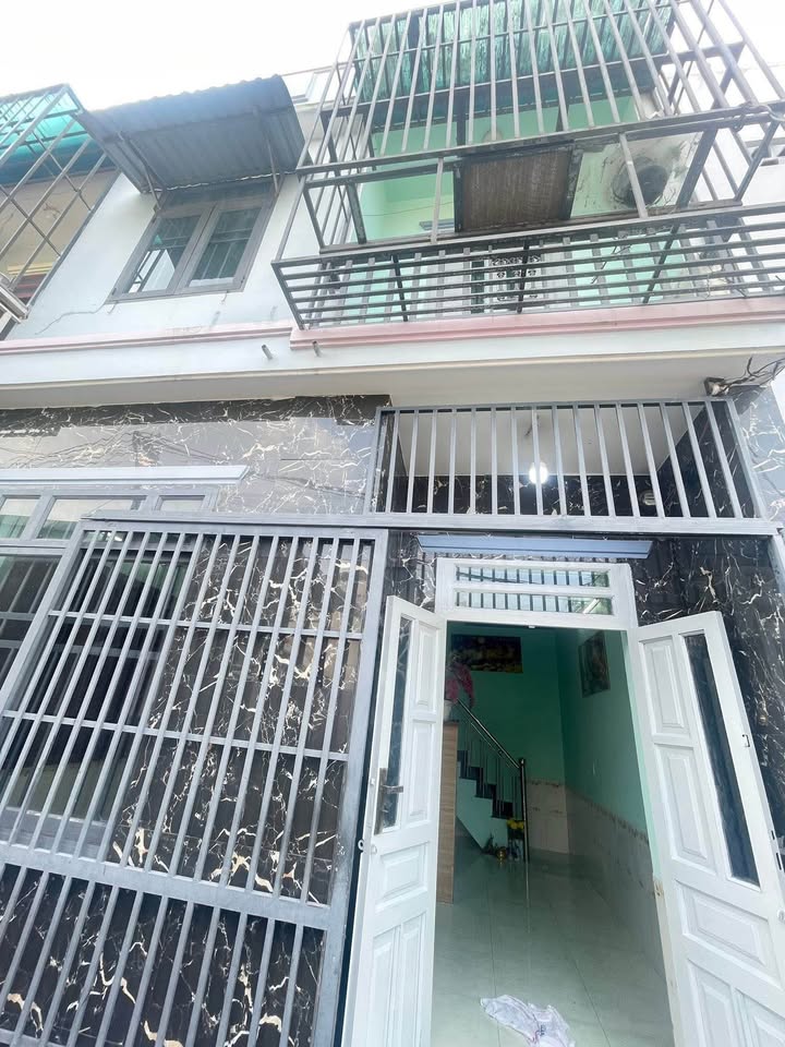 Nhà trệt lầu Dĩ An 36m² giá 1.35 tỷ - Thổ cư 100%!