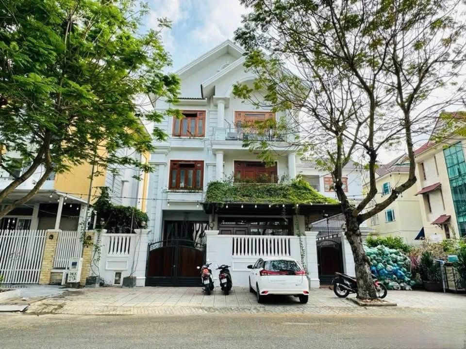 Biệt thự đơn lập KDC Sadeco Ven Sông Tân Phong, Quận 7 - Diện tích 234m², giá 47 tỷ - Sổ hồng riêng!