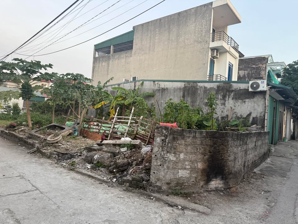 Đất mặt tiền 2 mặt đường Chiến Thắng, Đông Thành, 84.4m² - Giá chỉ 4 tỷ VND!