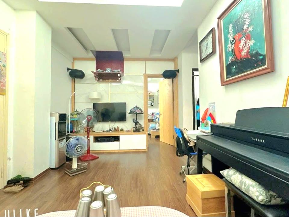 Căn hộ A6C Nam Trung Yên 60m² giá 5.65 tỷ - Full nội thất, view đẹp