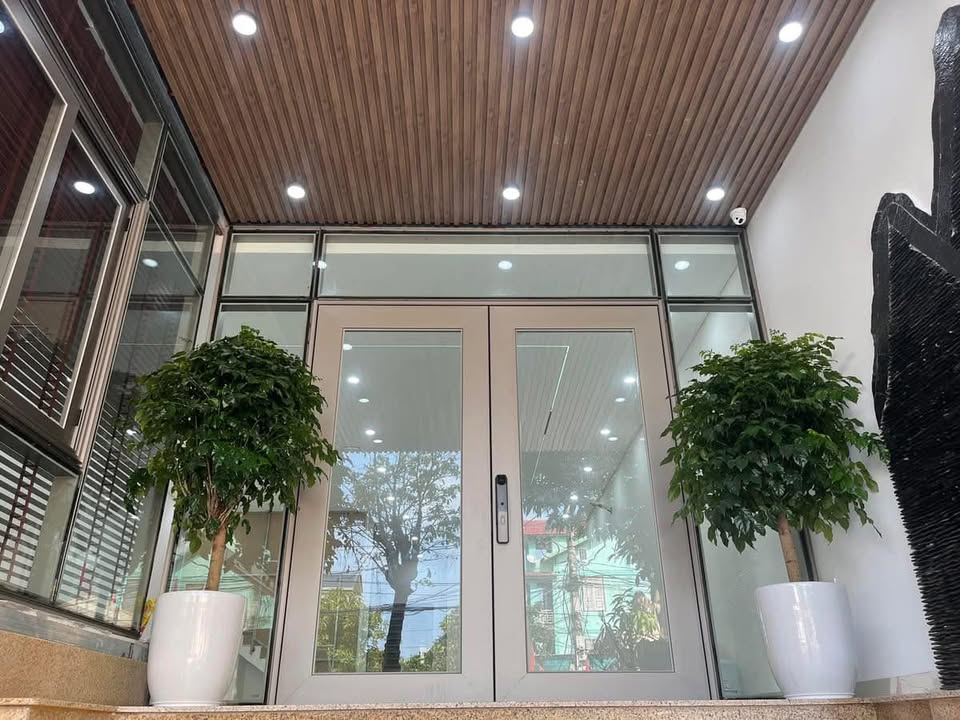 Cho thuê nhà mặt tiền đường Quán Bàu, Vinh 310m² giá 15 triệu - Phù hợp làm văn phòng và kinh doanh!