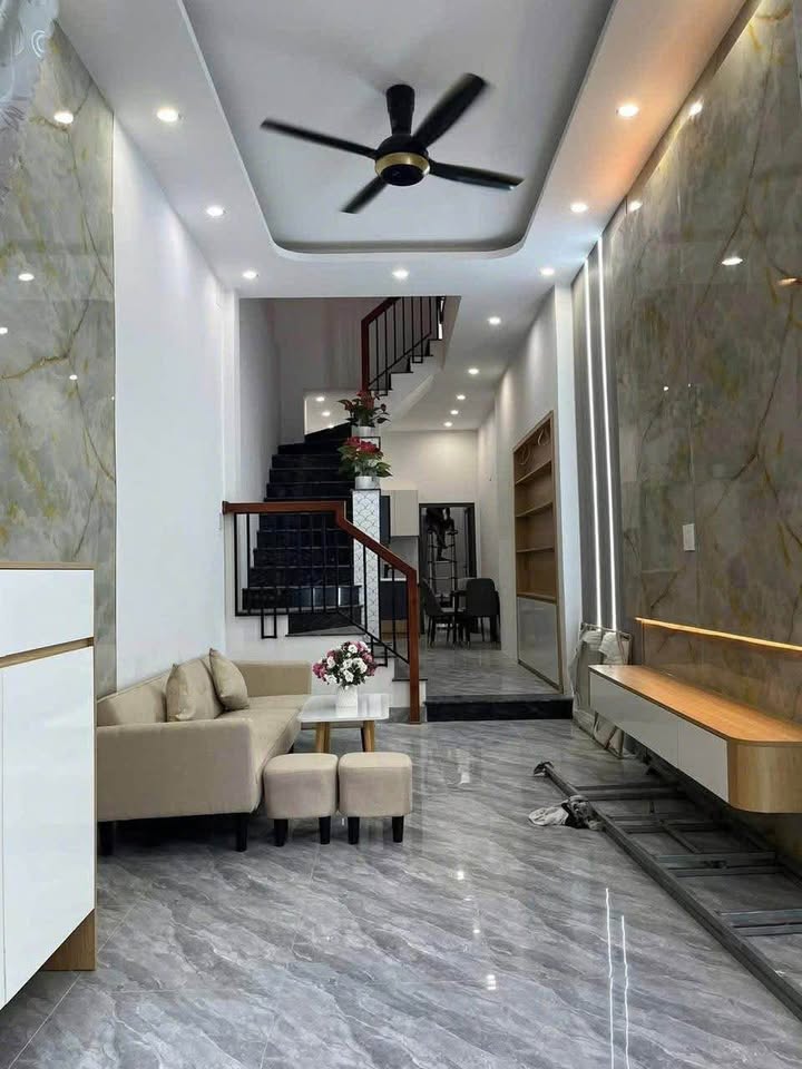 Nhà 2 tầng mặt tiền đường Hoàng Quốc Việt, 50m² giá 3.99 tỷ - Thích hợp mở Spa, Neo!