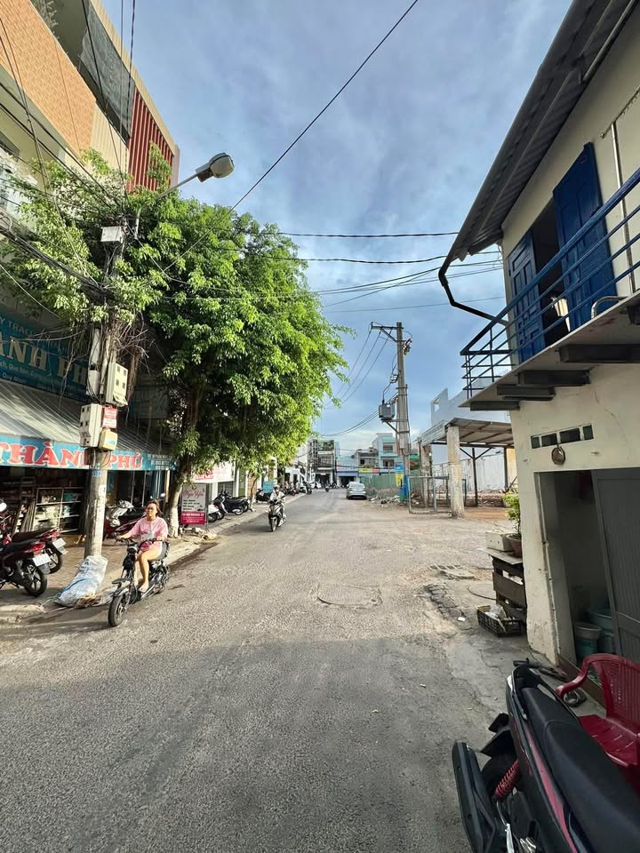 Nhà Mặt Tiền Trần Hưng Đạo Quy Nhơn 40m² giá 4 tỷ - Sổ đỏ sang tên nhanh!