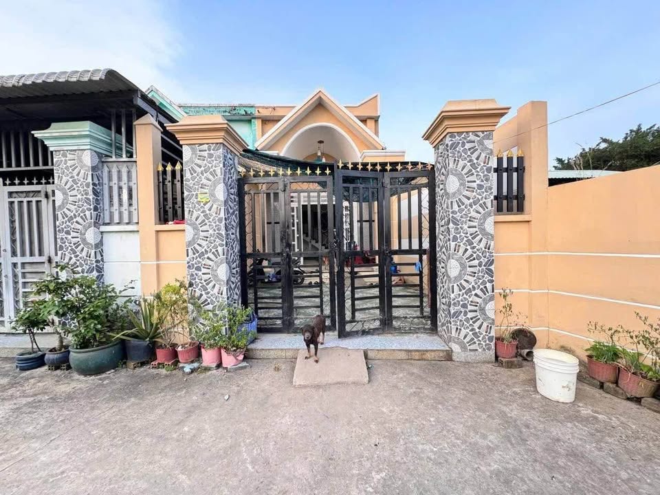 Nhà bán chính chủ tại xã Đức Lập Hạ, Long An - 130m² giá 1.1 tỷ, tiện ích đầy đủ!