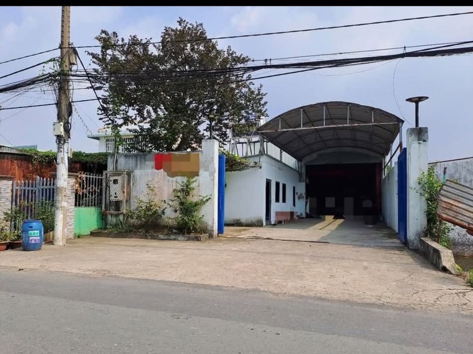Kho xưởng đẹp tại Bình Chánh 600m² giá 16 tỷ - Đường xe công ra vào thoải mái!