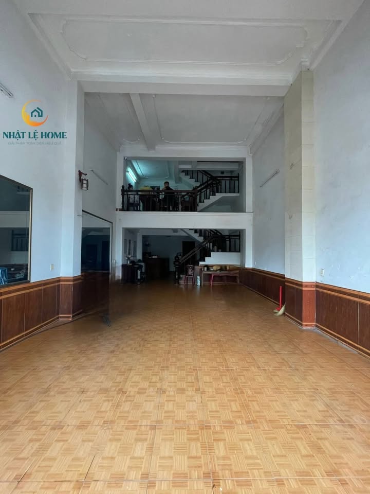 Cho thuê nhà 3 tầng mặt tiền đường Lý Thường Kiệt, Đồng Hới – Phù hợp văn phòng, trung tâm đào tạo!