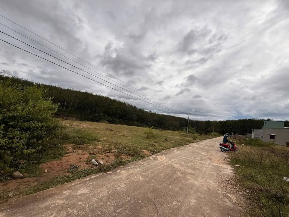 Đất thổ cư Đăk Bla, Kon Tum 800m² giá chỉ 7xx triệu - Đường bê tông, view suối tuyệt đẹp!