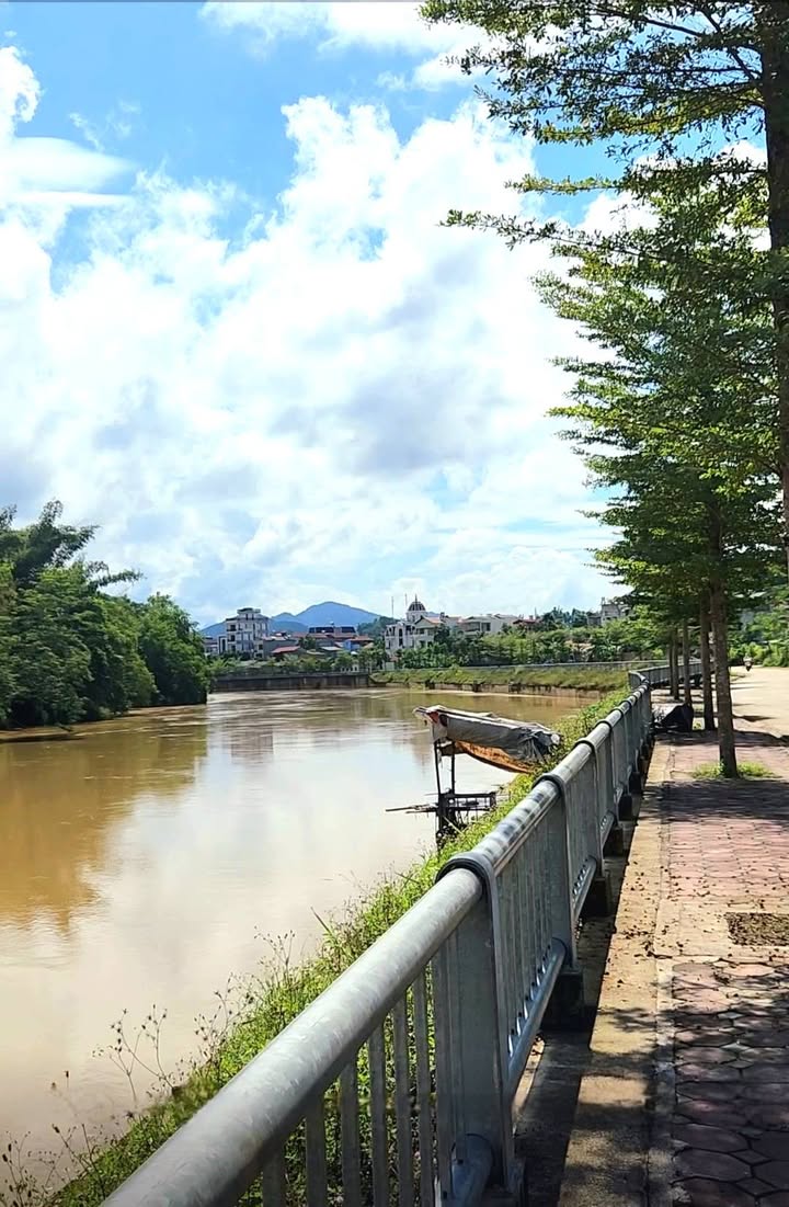 Đất nền Sông Hiến 127m² giá 1 tỷ - Hướng Tây Nam, View sông thoáng đãng!