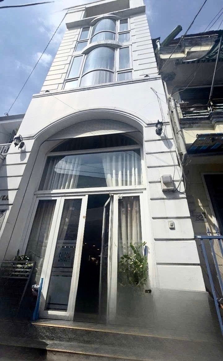 Nhà đẹp Đề Thám Quận 1 39m² giá 11.7 tỷ - Phù hợp ở và kinh doanh!