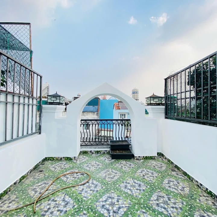 Nhà phố 4 tầng đường Phạm Văn Bạch, Tân Bình 40m² giá 5.75 tỷ - Tiện nghi đầy đủ!